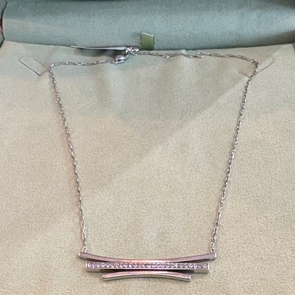 Elegant Silver and Crystal Necklace